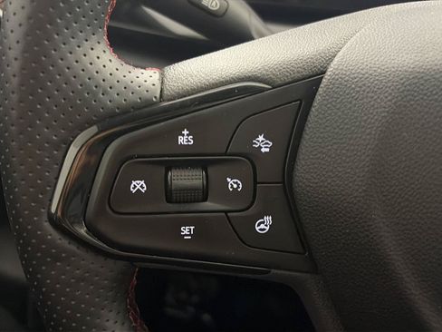 Used 2025 Chevrolet Trax RS FWD image 7