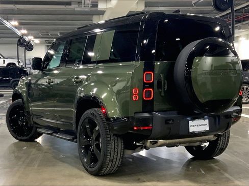 New 2026 Land Rover Defender 110 X-Dynamic SE image 12