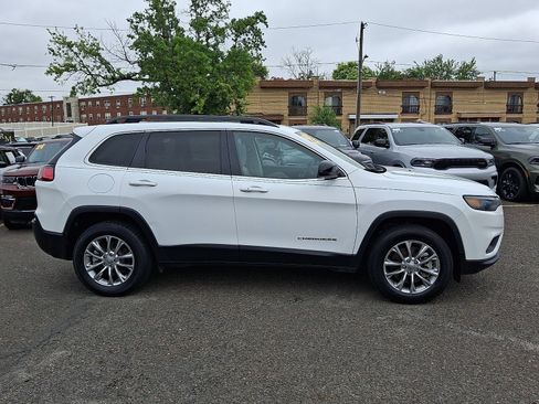 Used 2022 Jeep Cherokee Latitude Lux w/ Sun & Sound Group AWD/4WD image 7