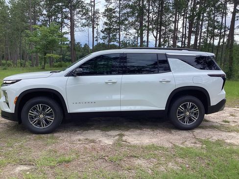New 2026 Chevrolet Traverse LT w/ Driver Confidence Package FWD image 2