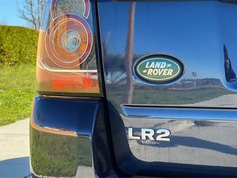 Used 2015 Land Rover LR2 HSE image 35