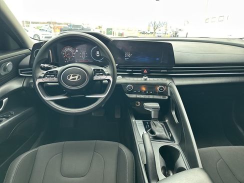 Used 2024 Hyundai Elantra SEL image 7