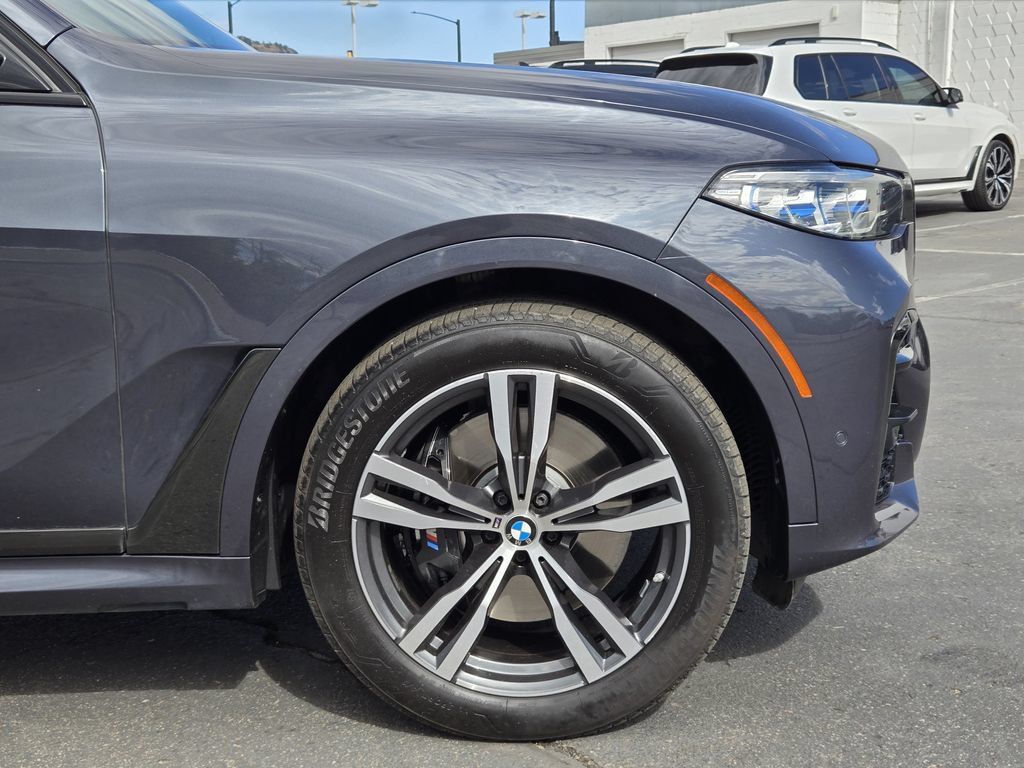 Used 2021 BMW X7 M50i w/ Dynamic Handling Package AWD/4WD image 9