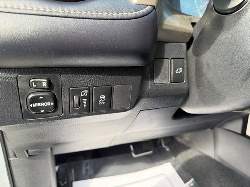 Used 2013 Toyota RAV4 Limited FWD image 28