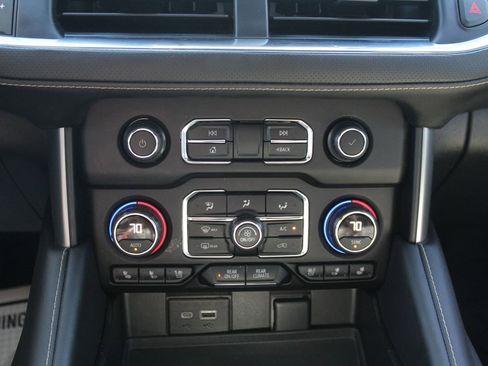 Used 2023 Chevrolet Suburban Premier image 18