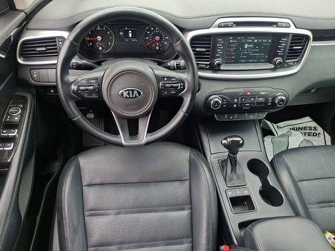 Used 2017 Kia Sorento AWD w/ LX Convenience Package image 12