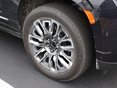 Used 2024 GMC Yukon Denali Ultimate w/ LPO, Floor Liner Package AWD/4WD image 8