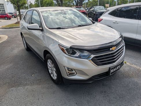 Used 2020 Chevrolet Equinox LT FWD image 2