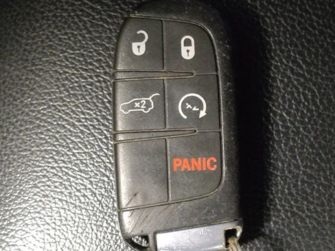 Used 2021 Jeep Cherokee Trailhawk w/ Comfort/Convenience Group AWD/4WD image 32