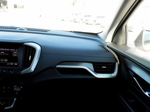 Used 2022 GMC Terrain SLE w/ Driver Convenience Package image 23