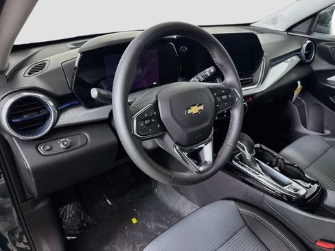 New 2026 Chevrolet Trax LT w/ LT Convenience Package FWD image 9