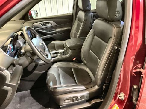 Used 2023 Chevrolet Traverse LT image 18