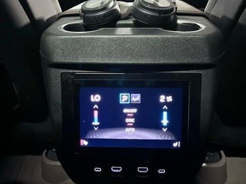 Used 2025 GMC Yukon Denali Ultimate w/ LPO, Floor Liner Package AWD/4WD image 38