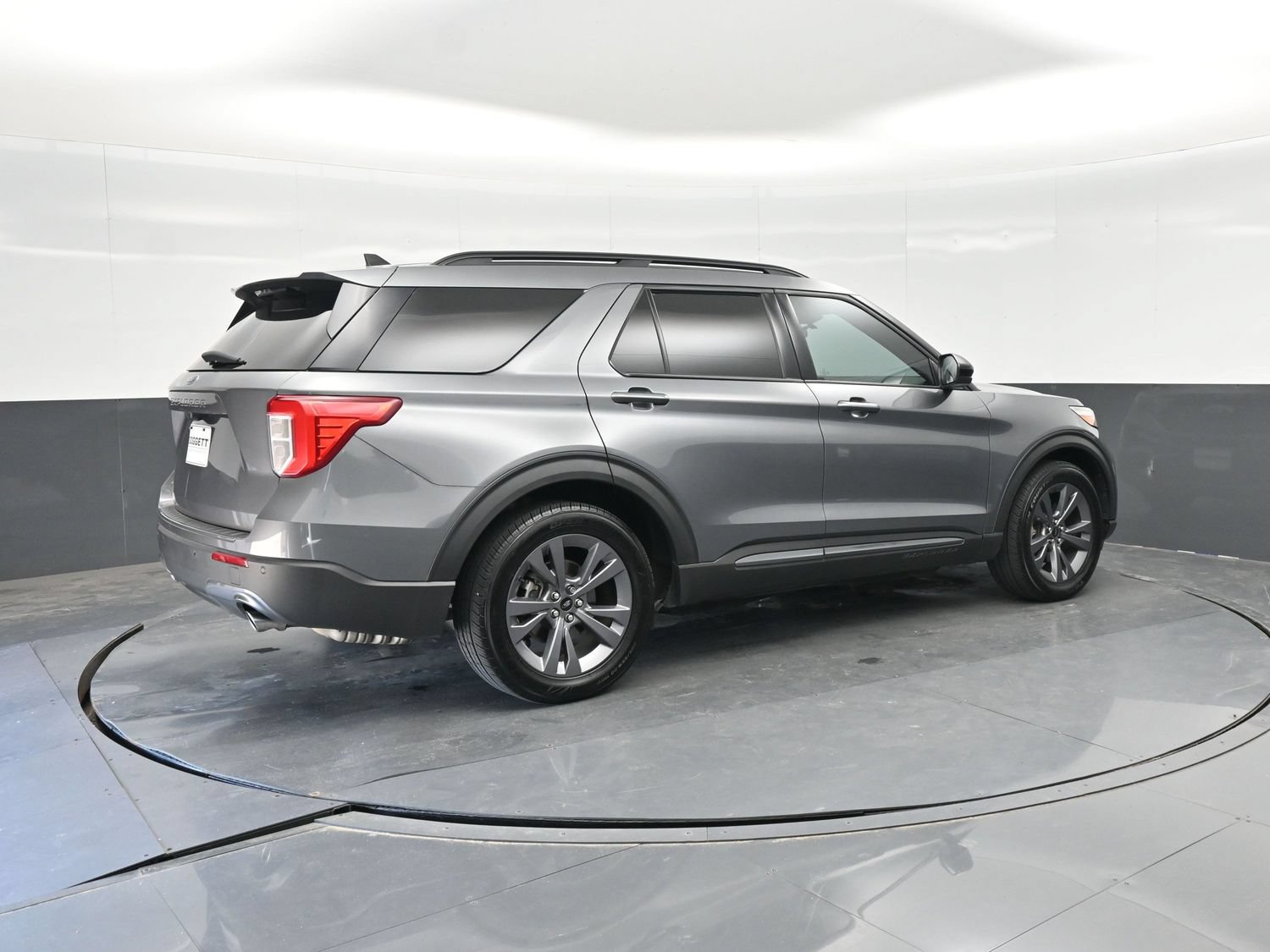 Certified 2023 Ford Explorer XLT w/ Equipment Group 202A RWD image 11