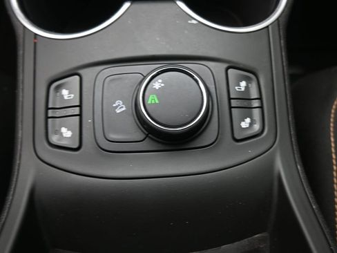 Used 2018 GMC Terrain SLE w/ Driver Convenience Package FWD image 4