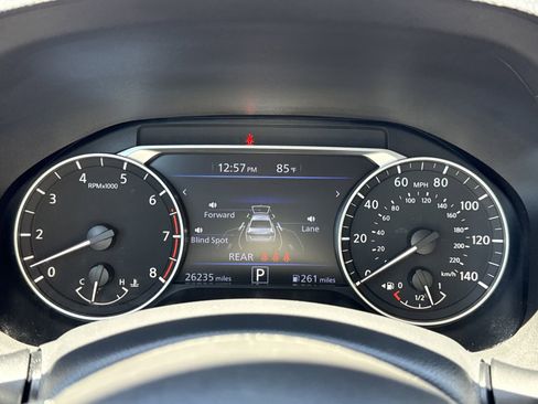 Used 2025 Nissan Altima 2.5 SV FWD image 18