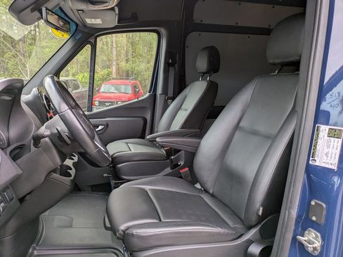Used 2024 Mercedes-Benz Sprinter 2500 image 17
