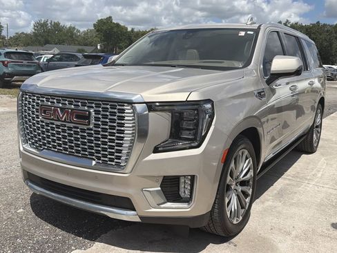Used 2021 GMC Yukon XL Denali w/ Denali Premium Package RWD image 3