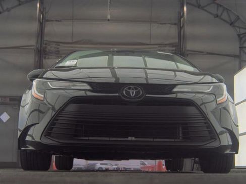 Used 2023 Toyota Corolla LE image 2