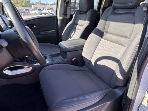 Used 2024 Nissan Frontier SV w/ SV Convenience Package image 11