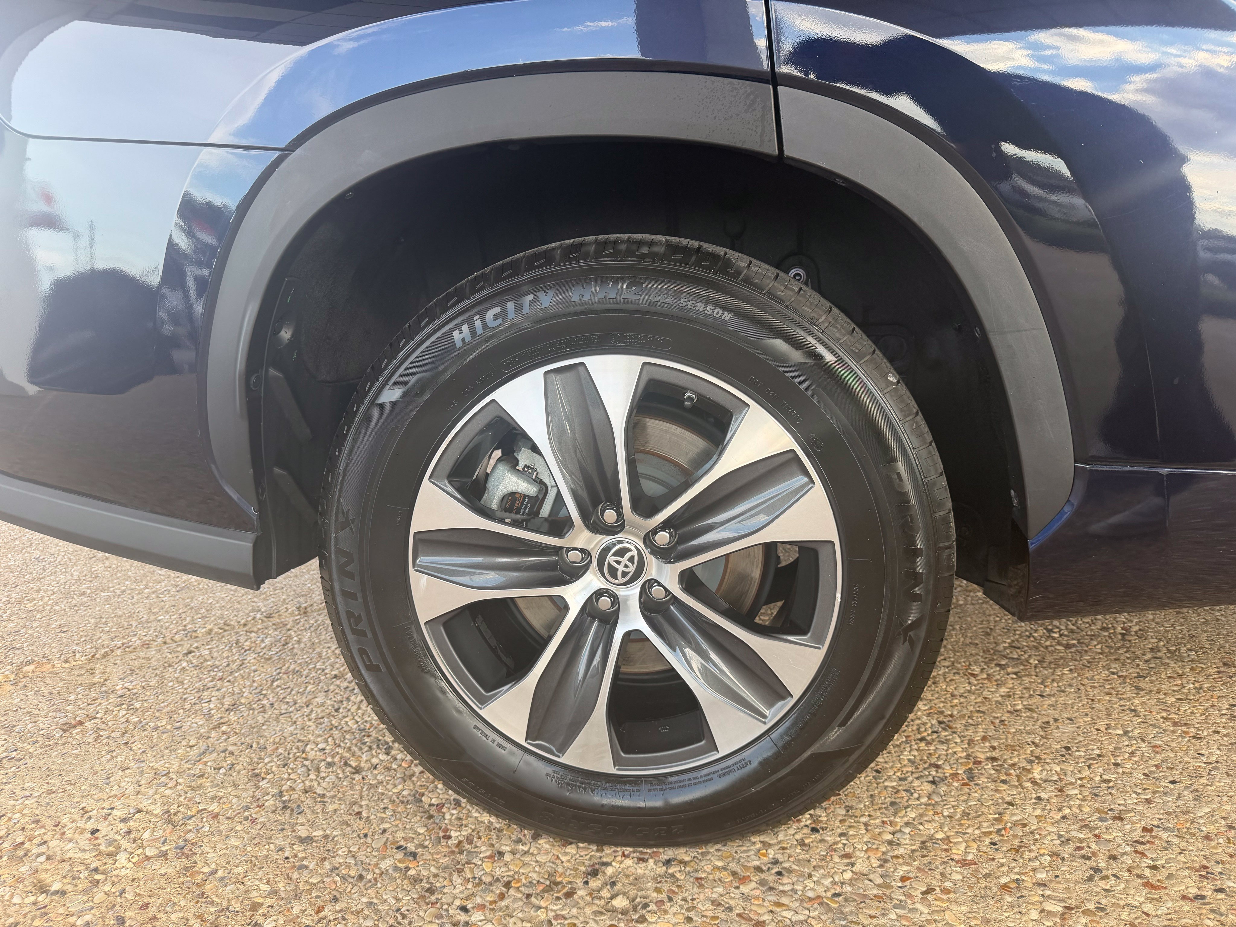 Used 2020 Toyota Highlander XLE FWD image 9