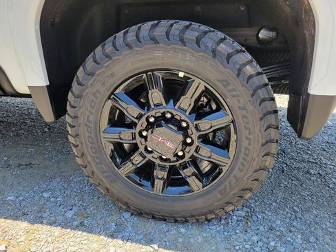 New 2026 GMC Sierra 2500 AT4 w/ AT4 Premium Plus Package AWD/4WD image 9