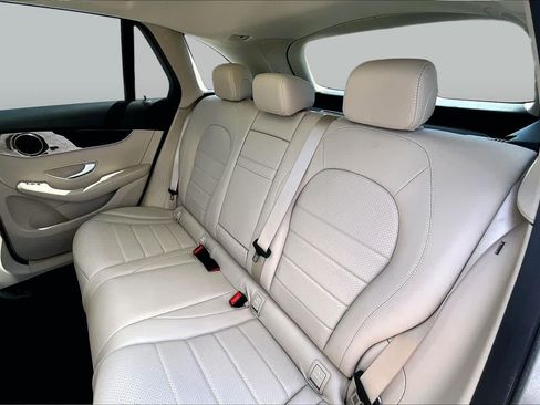 Used 2022 Mercedes-Benz GLC 300 image 21