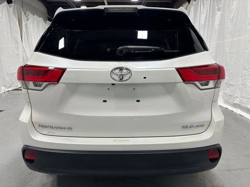 Used 2019 Toyota Highlander XLE AWD/4WD image 6