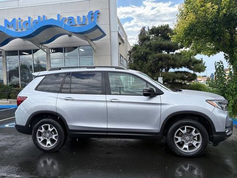 Used 2023 Honda Passport TrailSport image 2