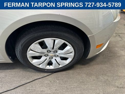 Used 2014 Chevrolet Cruze LS FWD image 2