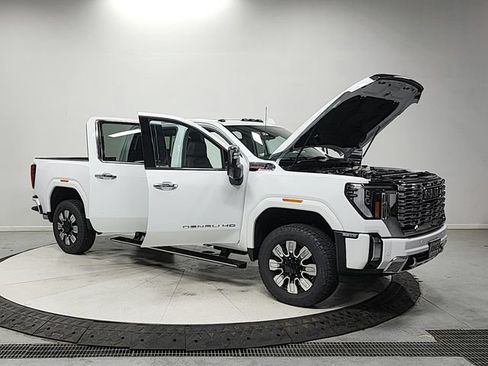 New 2026 GMC Sierra 2500 Denali w/ Denali Reserve Package AWD/4WD image 9