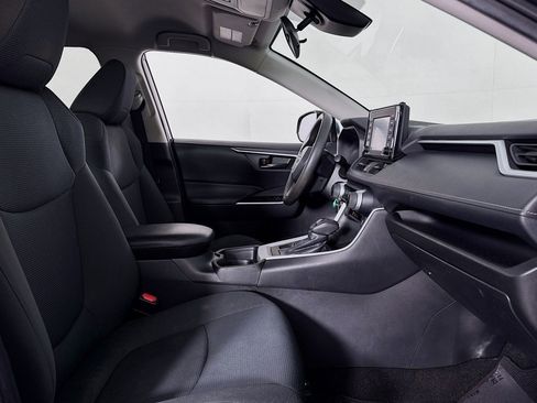 Used 2021 Toyota RAV4 LE w/ Carpet Mat Package (TMS) image 6