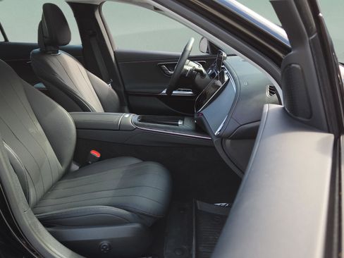 Used 2026 Mercedes-Benz E 350 Sedan image 17