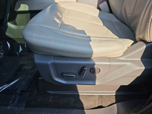 Used 2019 Ford Expedition XLT w/ Equipment Group 202A RWD image 25