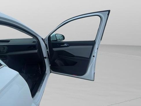 Used 2023 Volkswagen Taos SE image 25