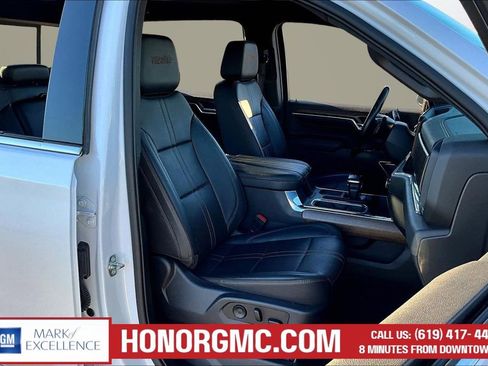 Used 2023 Chevrolet Silverado 1500 High Country w/ Technology Package image 28