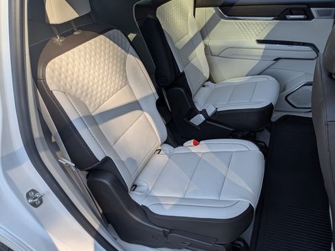 Used 2024 GMC Acadia Denali w/ Super Cruise Package image 21