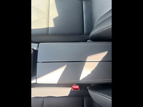 Certified 2025 Nissan Rogue SV AWD/4WD image 17