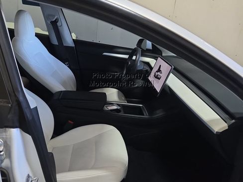 Used 2023 Tesla Model 3 Standard Range RWD image 2