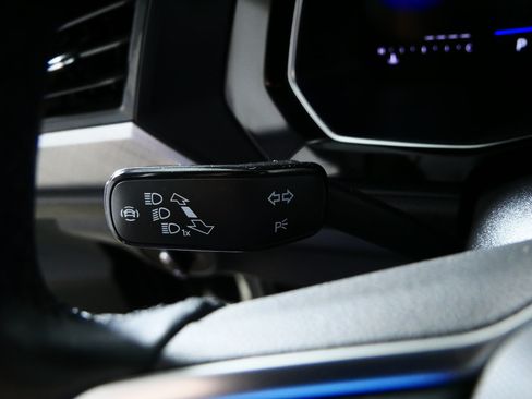 Used 2024 Volkswagen Jetta SE FWD image 32