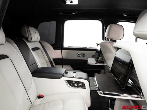 Used 2022 Rolls-Royce Cullinan w/ Cullinan Package AWD/4WD image 38