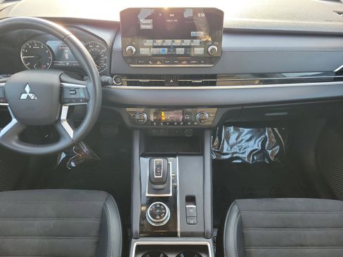 Used 2024 Mitsubishi Outlander SE image 14