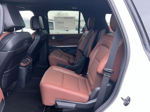 New 2026 Lincoln Navigator Reserve image 16