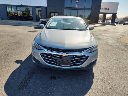 Used 2024 Chevrolet Malibu LT image 2