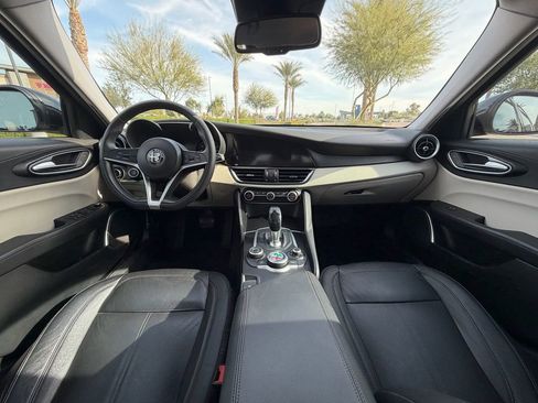 Used 2018 Alfa Romeo Giulia image 11