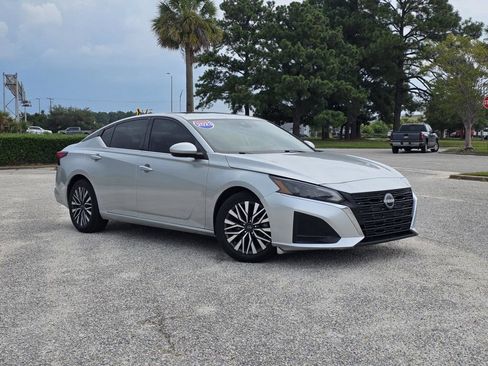 Used 2023 Nissan Altima 2.5 SV w/ SV Premium Package FWD image 1