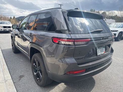 Used 2023 Jeep Grand Cherokee Altitude image 5