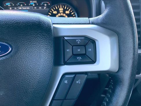 Used 2019 Ford F150 Lariat w/ Equipment Group 502A Luxury AWD/4WD image 25