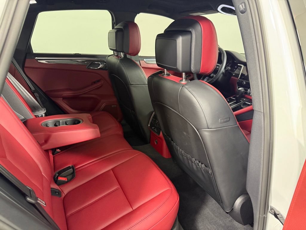 Certified 2025 Porsche Macan GTS AWD/4WD image 16
