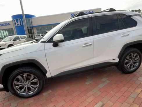 Used 2022 Toyota RAV4 Limited image 6